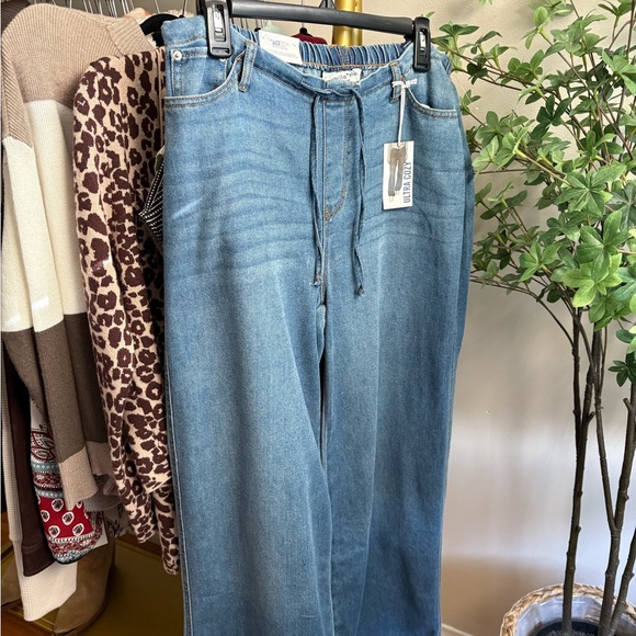 Velvet Heart Blue Flare & Wide Leg Jeans - Picture 2 of 5